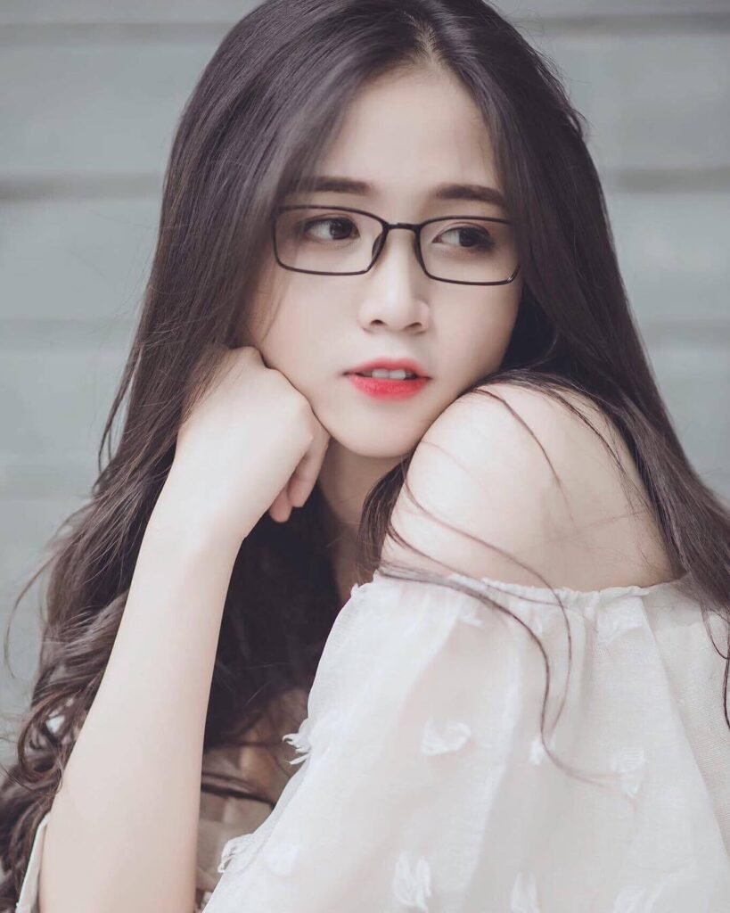 Những Ảnh Cô Gái Đẹp Nghệ Thuật Gợi Cảm Và Các Tác Động Xã Hội Đa Chiều